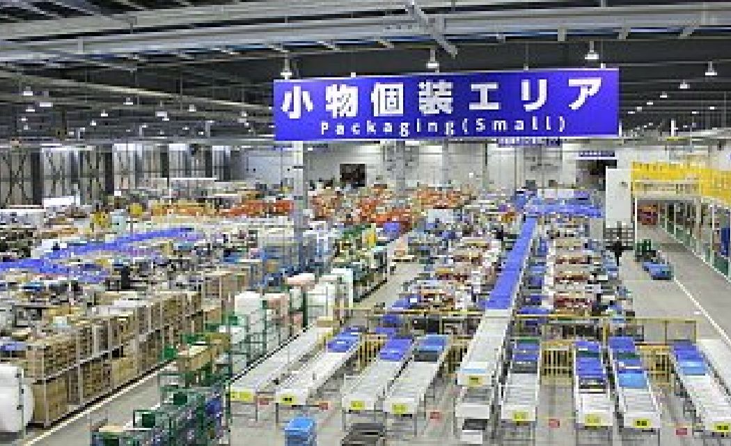 小山工場内の補給部品センター内の様子